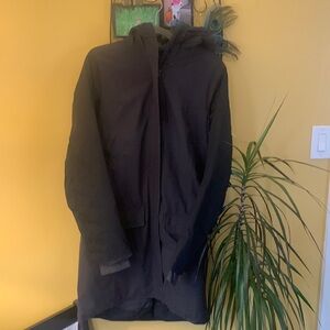 Lululemon down winter coat size 8